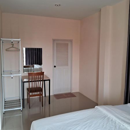 Hotel เคทู เกสเฮาส์ à Chonburi Extérieur photo