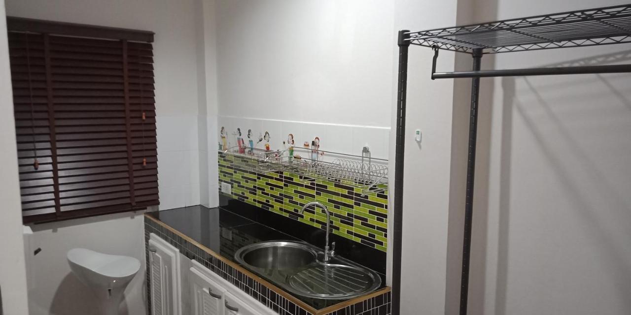 Hotel เคทู เกสเฮาส์ à Chonburi Extérieur photo