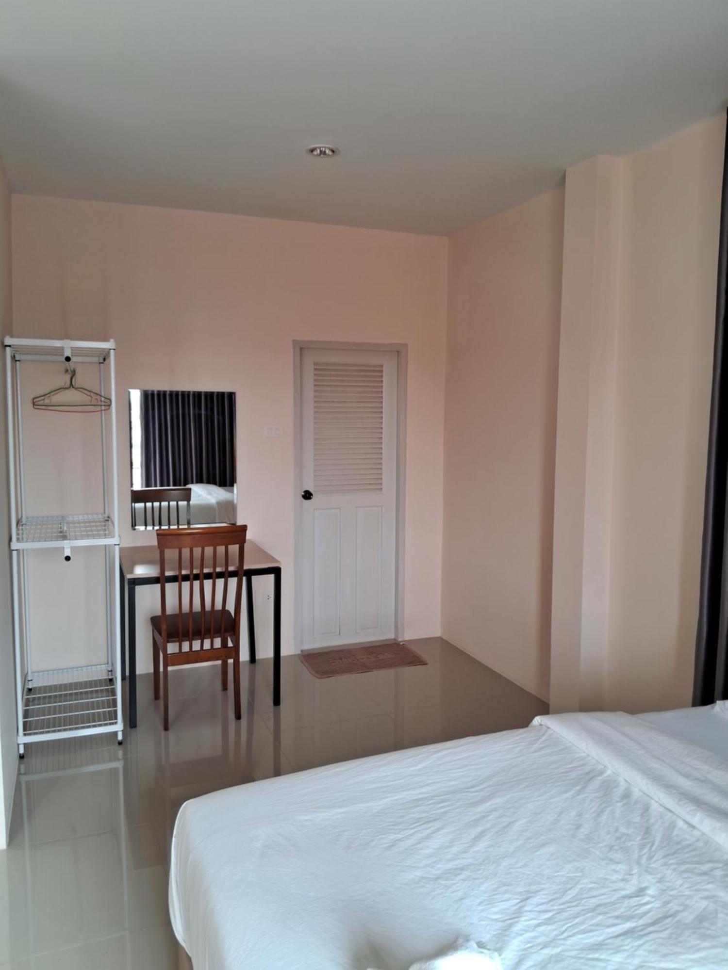 Hotel เคทู เกสเฮาส์ à Chonburi Extérieur photo