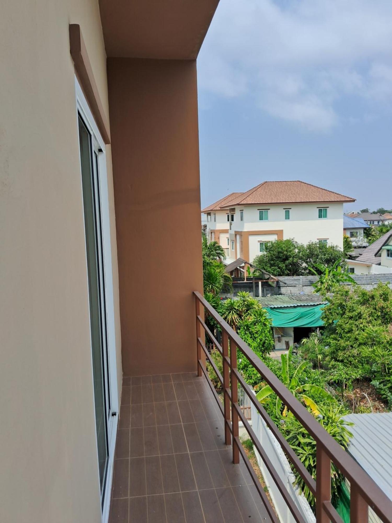 Hotel เคทู เกสเฮาส์ à Chonburi Extérieur photo